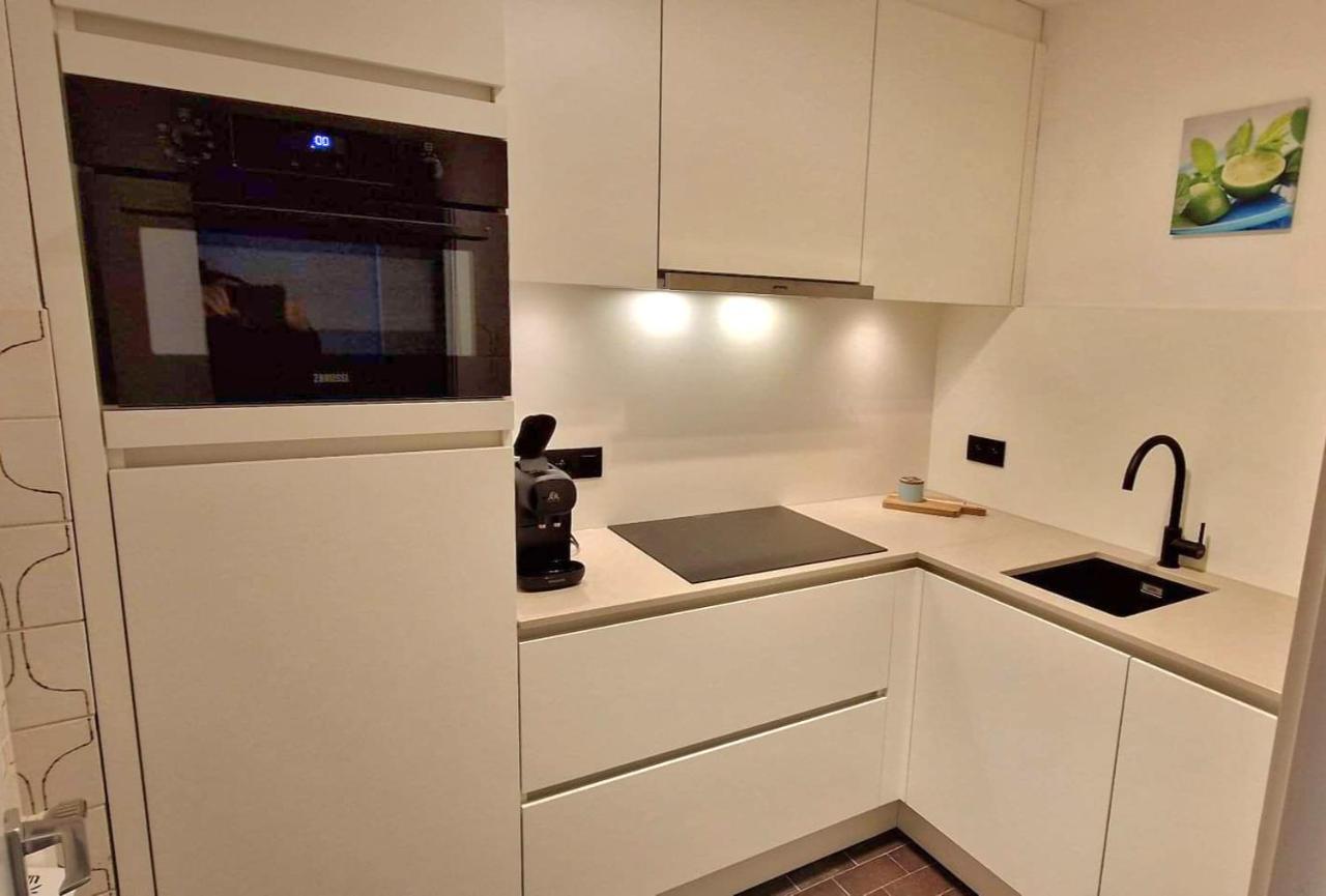 Modern Appartement Met Frontaal Zeezicht En Prive Parking Knokke-Heist Exterior foto